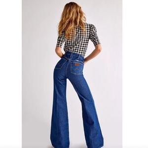 NWOT Wrangler 622 Wanderer High Rise Flare Jeans